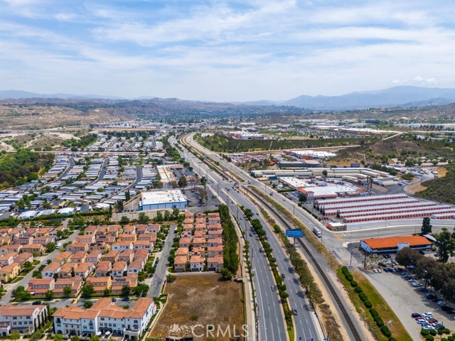 21851 Moveo Drive, Saugus CA: https://media.crmls.org/medias/25e57cb8-9bbf-41eb-9f1f-38096625c09b.jpg