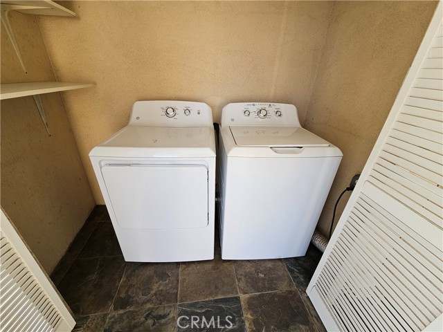 Detail Gallery Image 23 of 25 For 13824 Valerio, Van Nuys,  CA 91405 - 3 Beds | 3 Baths