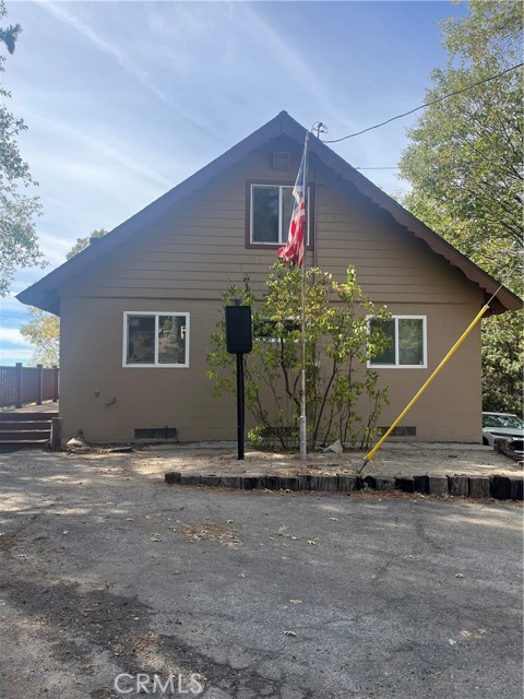 Detail Gallery Image 2 of 21 For 6070 Manzanita Ct, Angelus Oaks,  CA 92305 - 3 Beds | 1 Baths