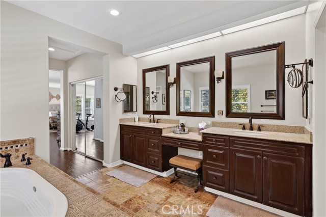 24255 Hillhurst photo 29