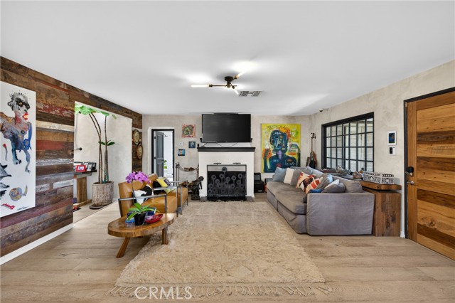 Detail Gallery Image 12 of 75 For 5526 Fulton, Sherman Oaks,  CA 91401 - 3 Beds | 3 Baths