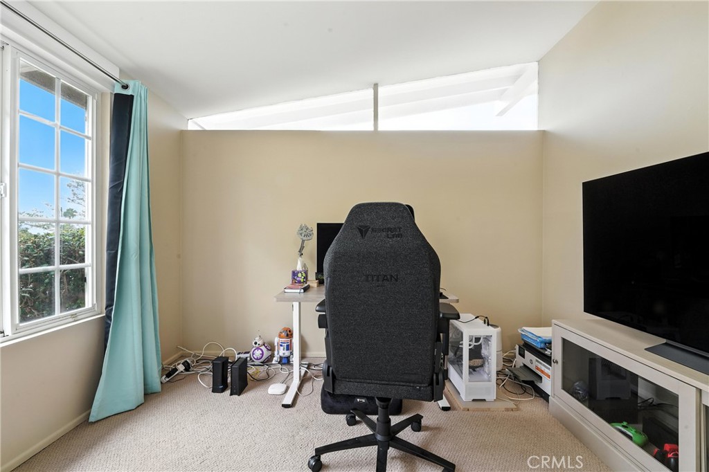 https://media.crmls.org/medias/25e97d91-7be4-480f-9b6e-4a532798a0a3.jpg?preset=X-Large