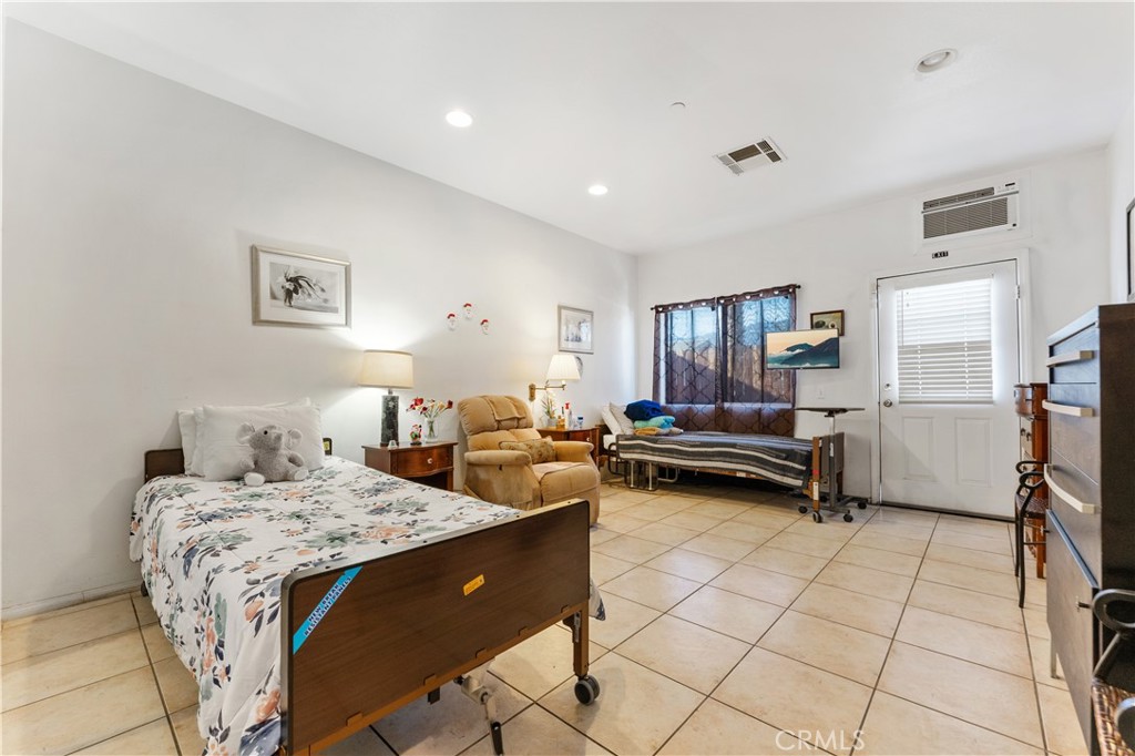 MLS #OC25213991 image #21