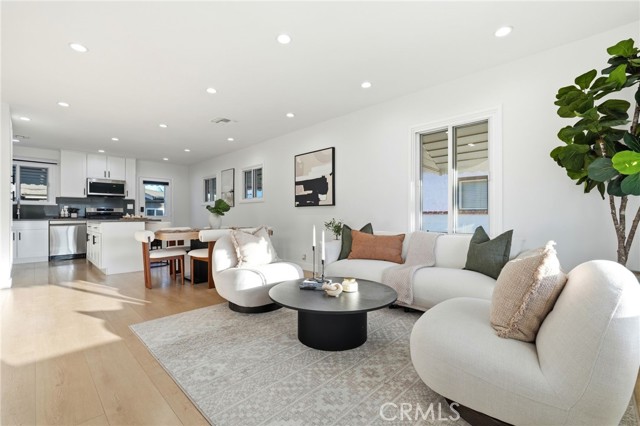 Detail Gallery Image 17 of 74 For 2140 N Rose St, Burbank,  CA 91505 - 5 Beds | 3/1 Baths