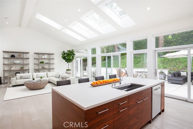 Detail Gallery Image 8 of 28 For 11 Greenbriar, Newport Beach,  CA 92660 - 3 Beds | 2/1 Baths