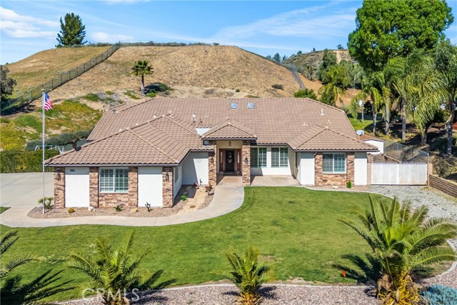 Detail Gallery Image 4 of 52 For 3009 Shadid, Colton,  CA 92324 - 5 Beds | 3/1 Baths