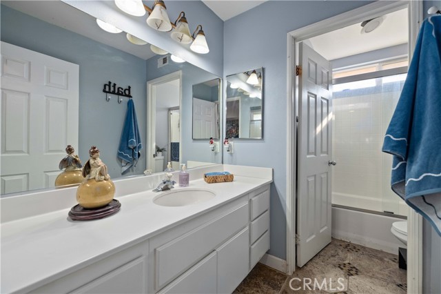 Detail Gallery Image 17 of 29 For 3734 Las Palmas, Palmdale,  CA 93550 - 5 Beds | 3 Baths