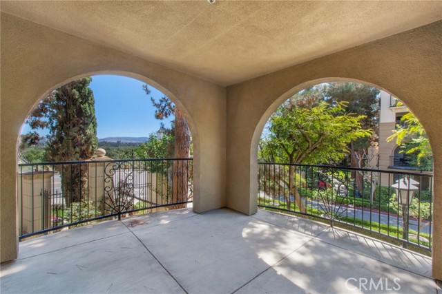 3270 Watermarke Place, Irvine CA: https://media.crmls.org/medias/25ebd80a-e2e6-42d4-aa99-1a2c3d5948b4.jpg
