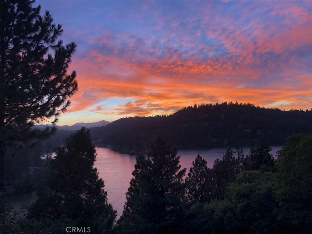 https://media.crmls.org/medias/25ebef62-f2c9-4145-85ec-0bb4f1292f9c.jpg?preset=X-Large