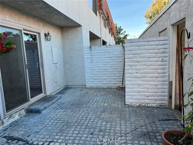 Access Garage Through Rear Patio Access Garage Through Rear Patio