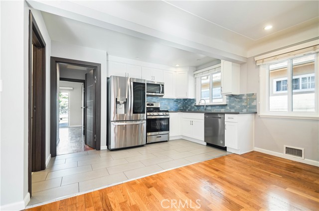 Detail Gallery Image 13 of 26 For 721 E Elmwood, Burbank,  CA 91501 - 3 Beds | 2 Baths