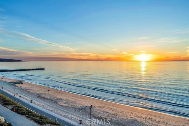 Direct access to the Strand path for sunsets walks on the  beach, runs, bike rides