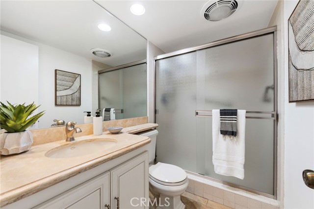 Detail Gallery Image 18 of 41 For 201 Bay Shore Ave #104,  Long Beach,  CA 90803 - 2 Beds | 2 Baths