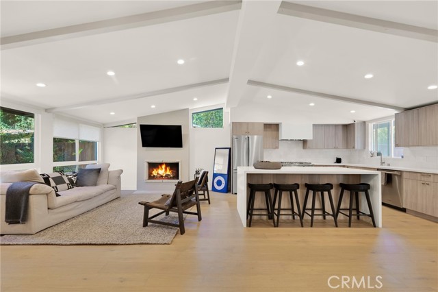 4941 Rigoletto Street, Woodland Hills CA: https://media.crmls.org/medias/25ee5cf8-abaf-40d2-b175-ce4c985d21bd.jpg