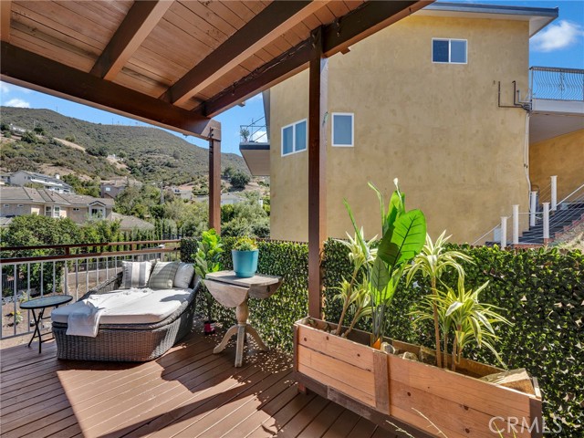 1124 Kathleen Drive, Newbury Park CA: https://media.crmls.org/medias/25ef3421-245c-4324-b0ac-7545163ce6c0.jpg