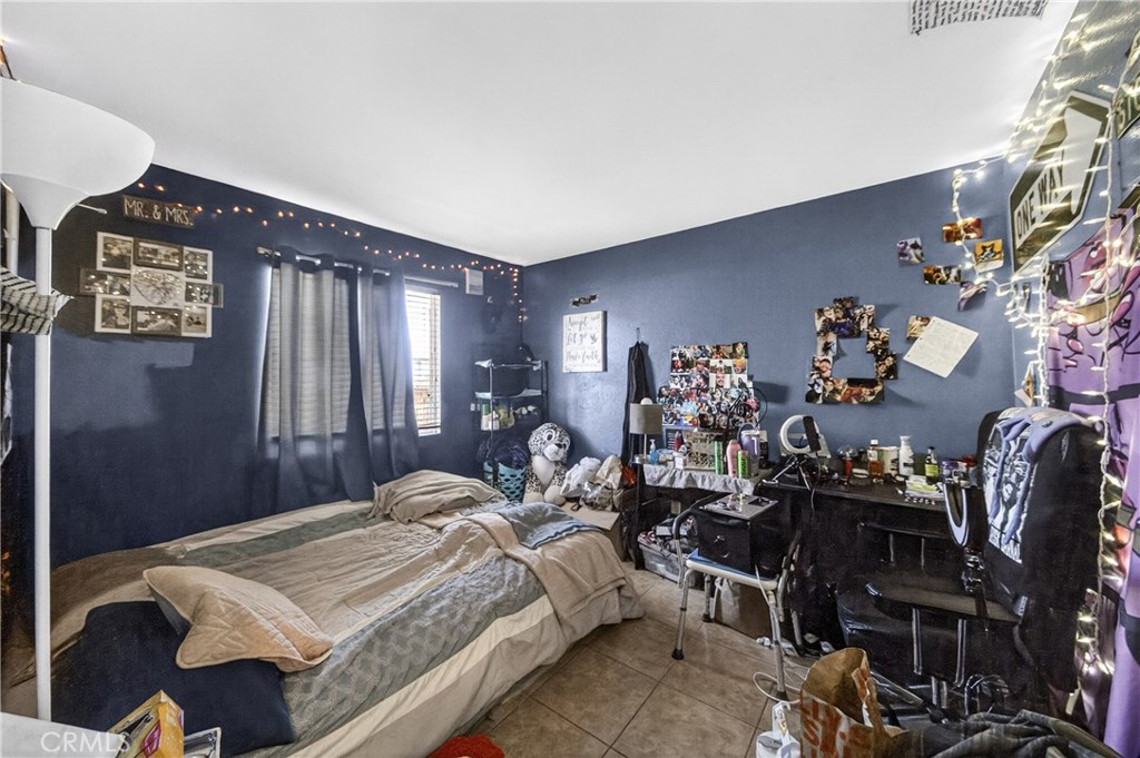 https://media.crmls.org/medias/25f11c71-cdea-47d3-8eb7-dbb9f4247f06.jpg?preset=X-Large