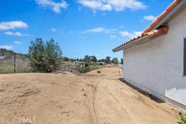 20061 Lounsberry Road, Perris CA: https://media.crmls.org/medias/25f17913-aae5-4a76-b737-f40936134bfe.jpg