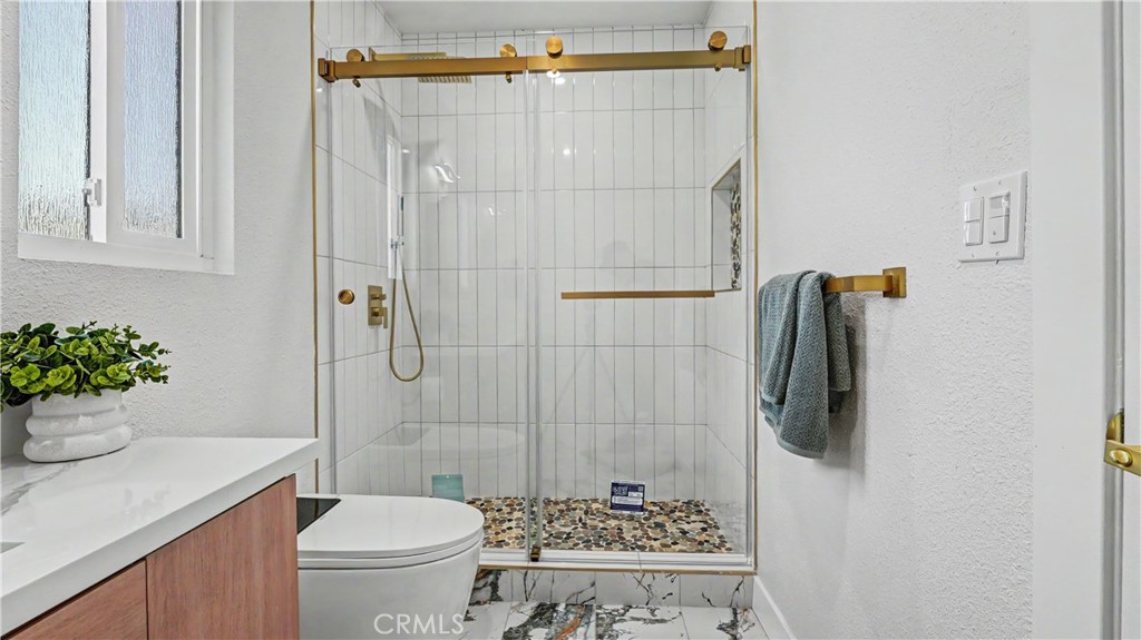 https://media.crmls.org/medias/25f245e9-336e-4f19-b813-acafcb5dddf3.jpg?preset=X-Large