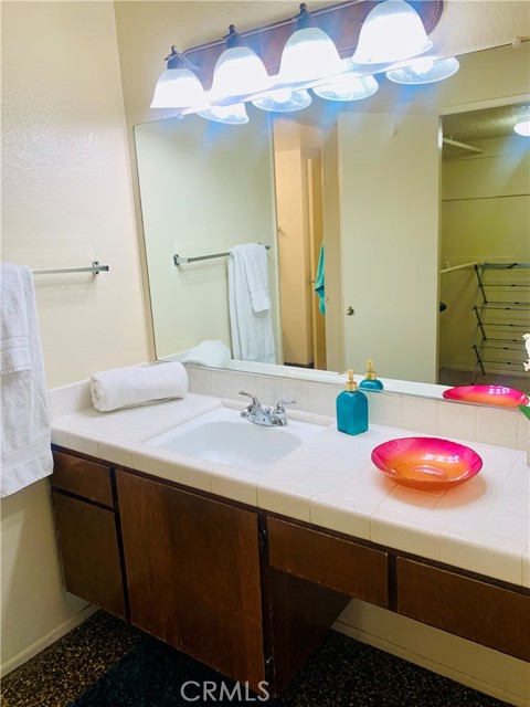 4919 N Millbrook Avenue, Fresno CA: https://media.crmls.org/medias/25f2e757-455e-4fe8-87e1-3abe8283ea00.jpg