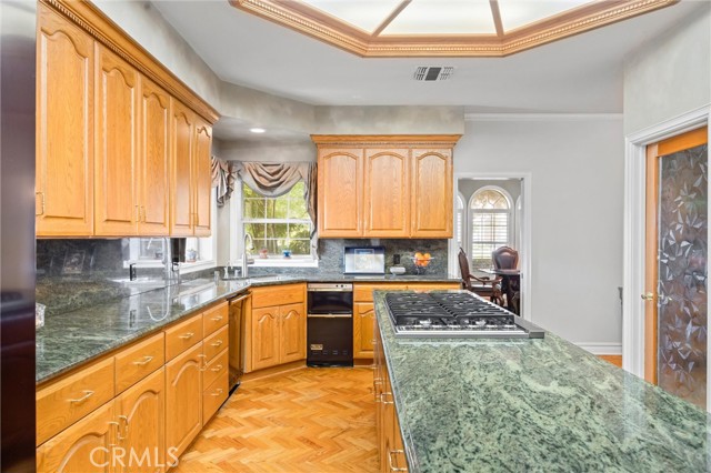 Detail Gallery Image 18 of 72 For 8905 Saint Cloud Ln, Bakersfield,  CA 93311 - 4 Beds | 4/1 Baths