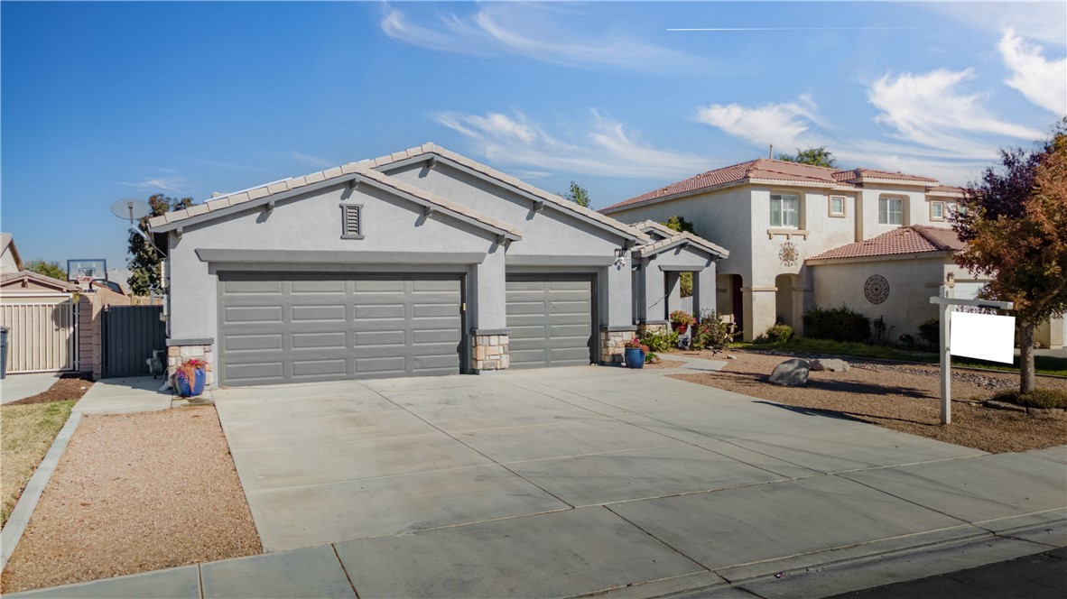 Detail Gallery Image 4 of 44 For 3085 Summer Breeze, Rosamond,  CA 93560 - 4 Beds | 2 Baths