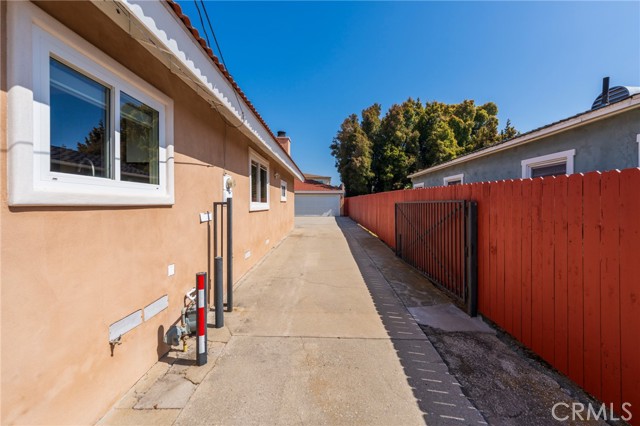 2103 Belmont Lane, Redondo Beach CA: https://media.crmls.org/medias/25f46072-ae90-4c31-b42d-4d9705452f5a.jpg