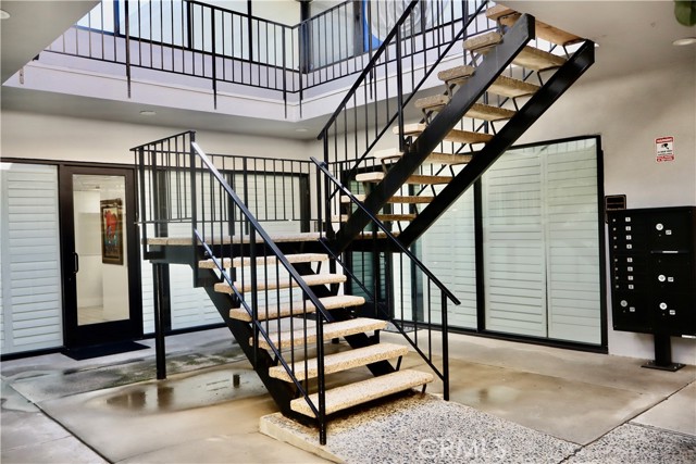 Detail Gallery Image 17 of 25 For 6016 Fallbrook Ave #200,  Woodland Hills,  CA 91367 - 4 Beds | – Baths