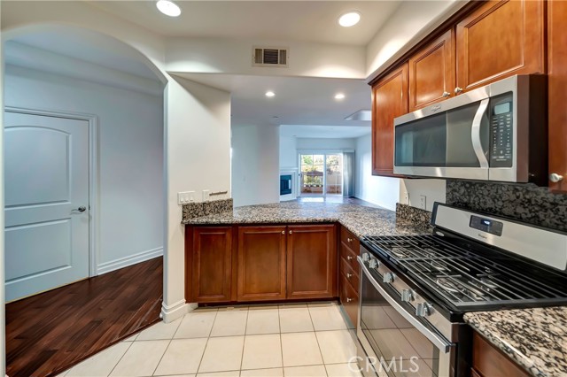 Detail Gallery Image 19 of 75 For 15206 Burbank Bld #209,  Sherman Oaks,  CA 91411 - 2 Beds | 2/1 Baths