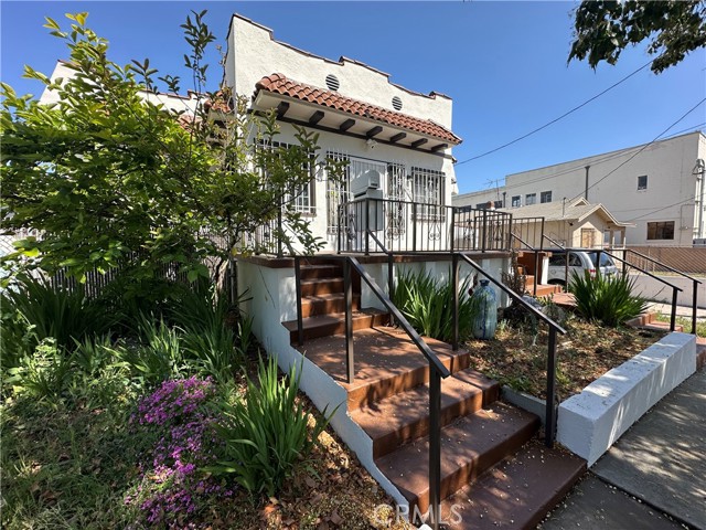 1528 N Alexandria Avenue, Los Angeles CA: https://media.crmls.org/medias/25f55c41-f317-45ef-9077-4763ef949483.jpg
