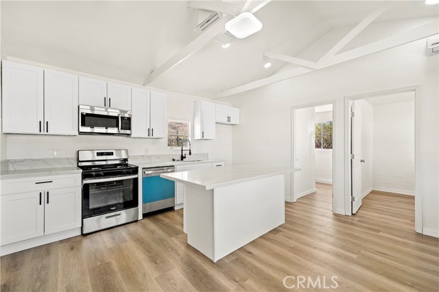 Detail Gallery Image 6 of 30 For 7950 Di Francesco St, Apple Valley,  CA 92308 - 3 Beds | 2 Baths