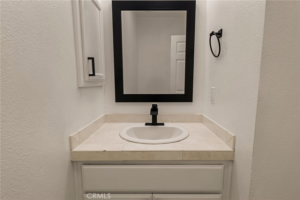 https://media.crmls.org/medias/25f687a6-df6a-4dd8-ac16-8cfc1ada1ca5.jpg?preset=X-Large