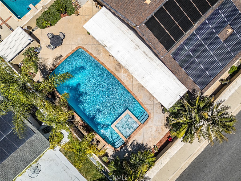 https://media.crmls.org/medias/25f6e8b9-c792-4043-b2c2-3c362319d21b.jpg?preset=X-Large