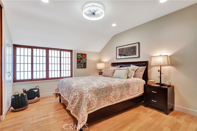 4532 Del Moreno Drive, Woodland Hills CA: https://media.crmls.org/medias/25f7dbf5-86de-4551-95de-6fd6a34ab1c8.jpg