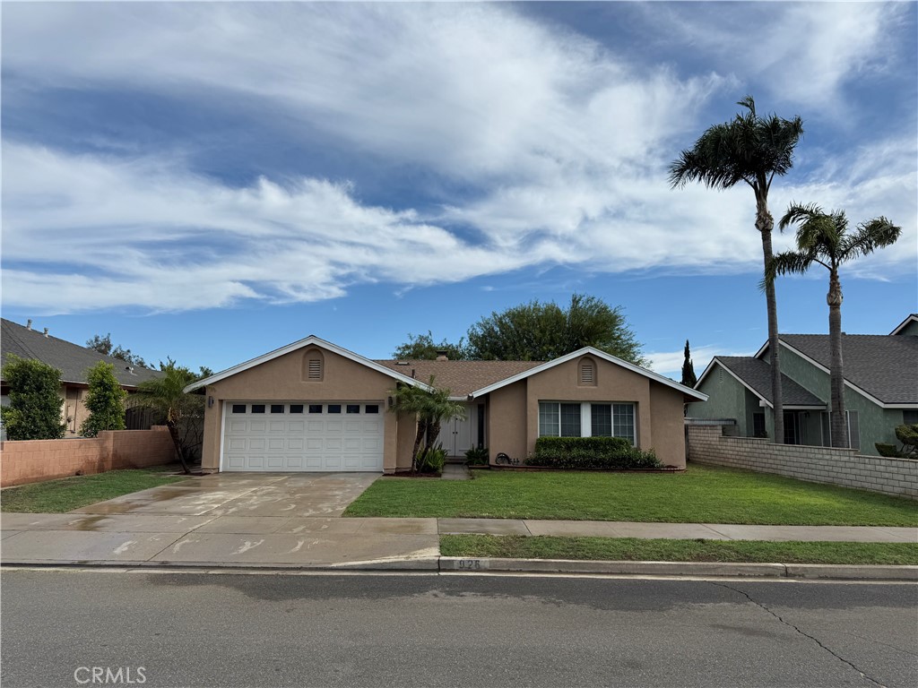 926 E Skylark Street