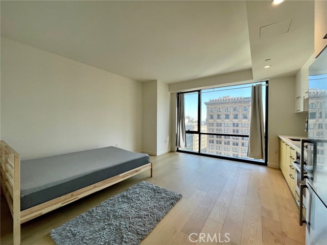 400 S Broadway, Los Angeles CA: https://media.crmls.org/medias/25f98f28-db7e-4eea-bbd9-b2a03db32a0f.jpg