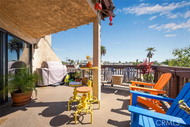 Detail Gallery Image 10 of 38 For 1425 E 2nd St #301,  Long Beach,  CA 90802 - 3 Beds | 2 Baths