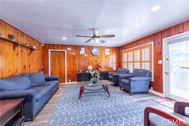 4759 Cochran Street, Simi Valley CA: https://media.crmls.org/medias/25f9ae38-4ad7-443f-926b-d840d79e20d8.jpg