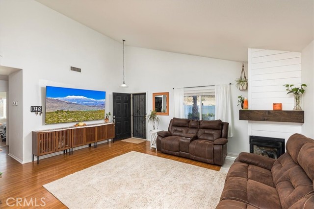 Detail Gallery Image 6 of 32 For 15556 Orange St, Lake Elsinore,  CA 92530 - 3 Beds | 2 Baths