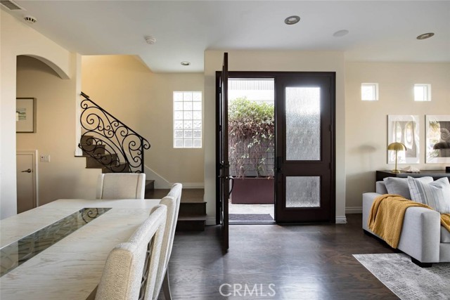 Detail Gallery Image 4 of 38 For 615 7th Street, Huntington Beach,  CA 92648 - 4 Beds | 4/1 Baths