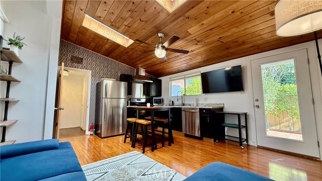 7950 Capistrano Avenue, West Hills CA: https://media.crmls.org/medias/25fa18ed-e0c3-44e9-a0bb-c62eb17b41ae.jpg