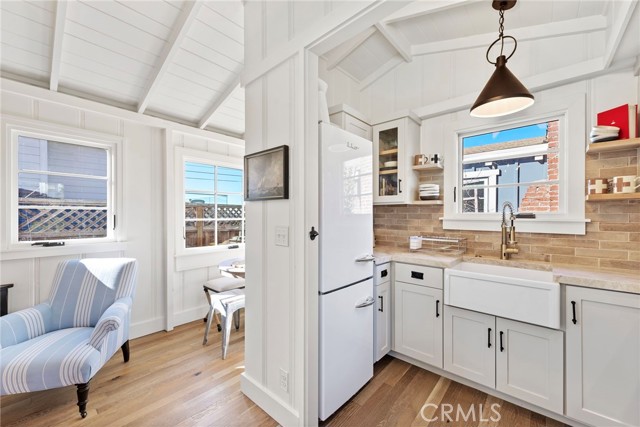 235 Cajon Street, Laguna Beach CA: https://media.crmls.org/medias/25fa19ea-7942-440c-8bad-adf4cc0c91d2.jpg