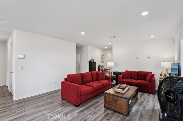 Detail Gallery Image 4 of 21 For 13835 Solara, Moreno Valley,  CA 92555 - 3 Beds | 2 Baths