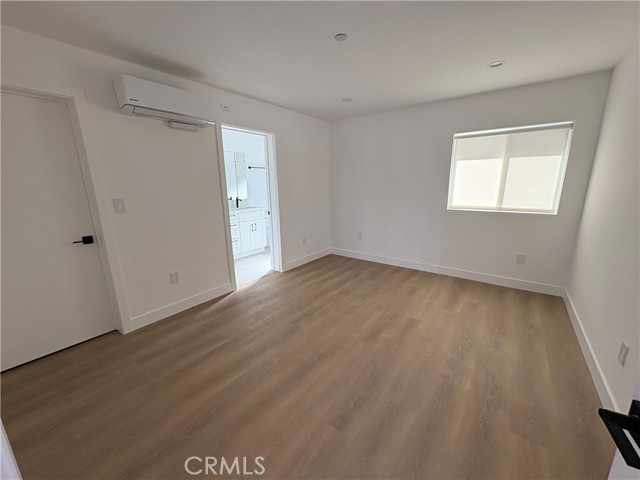 Detail Gallery Image 15 of 21 For 14165 Calvert St, Van Nuys,  CA 91401 - 4 Beds | 4 Baths