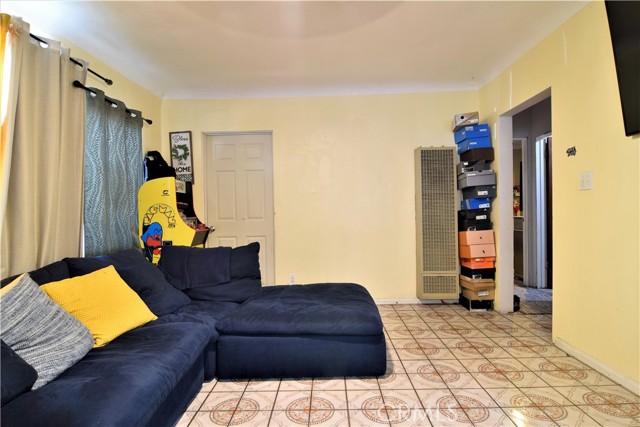 Detail Gallery Image 4 of 23 For 6542 San Luis, Paramount,  CA 90723 - 4 Beds | 2 Baths