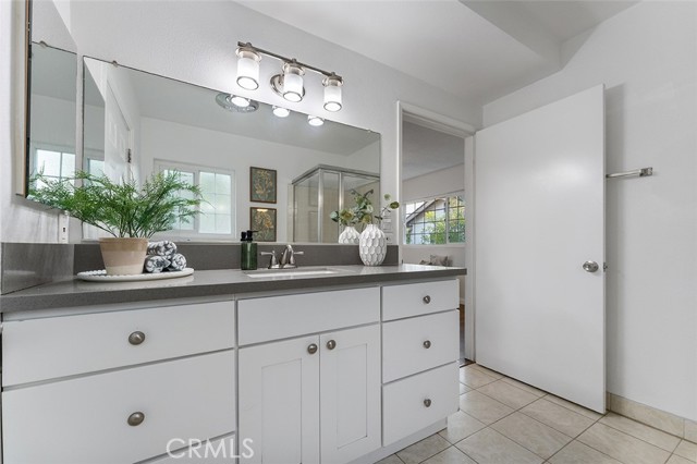 1073 E Knollcrest Drive, Covina CA: https://media.crmls.org/medias/25fad1a6-2c44-4a84-a41e-f578f834950e.jpg