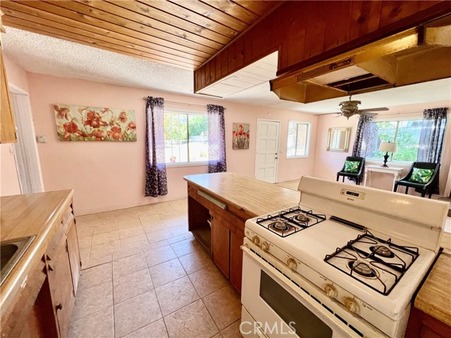 728 Monterey Trail, Frazier Park CA: https://media.crmls.org/medias/25fb0a1f-5e58-471c-9138-a8837f635228.jpg