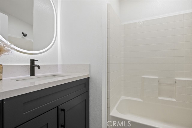 216 Monaco Avenue, Santa Ana CA: https://media.crmls.org/medias/25fb1268-1907-4947-959a-d4fb335161a8.jpg