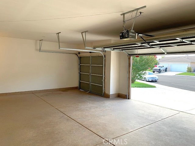 13568 Elk Ridge Court, Eastvale CA: https://media.crmls.org/medias/25fb41eb-7e45-4a51-b187-1fe82274d11c.jpg