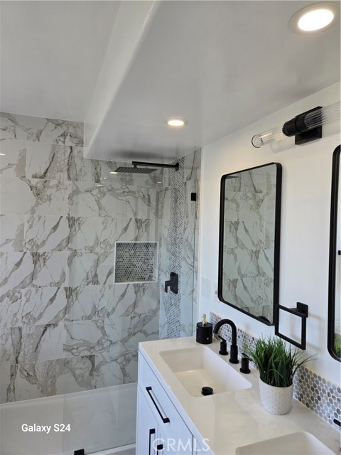 Detail Gallery Image 5 of 6 For 27757 North Bay Rd, Lake Arrowhead,  CA 92352 - 4 Beds | 3 Baths