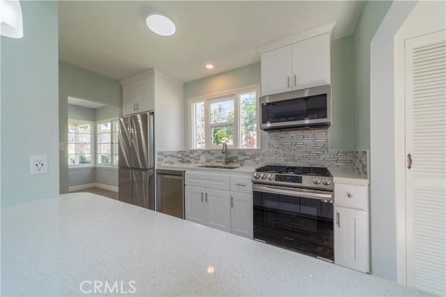 Detail Gallery Image 16 of 29 For 4646 Ocean View Bld, La Canada Flintridge,  CA 91011 - 3 Beds | 2 Baths